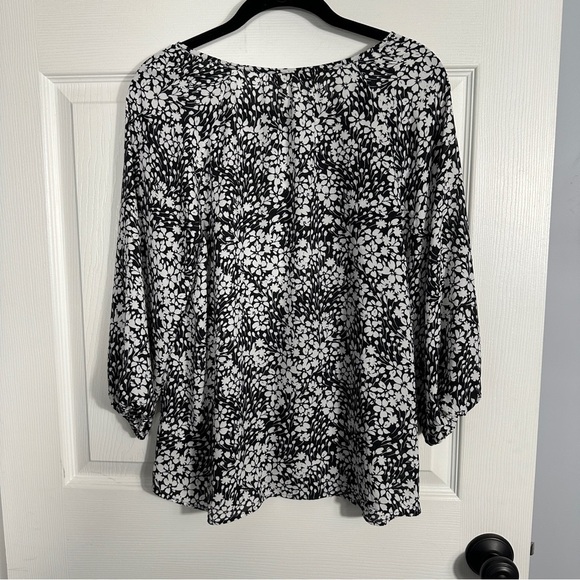 Talbots popover top, size small, flowy, black and white, lightweight, spring - Picture 7 of 8